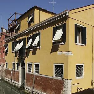 Al Palazzetto Venise